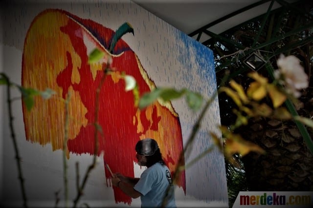 Floral detail in drinking straws